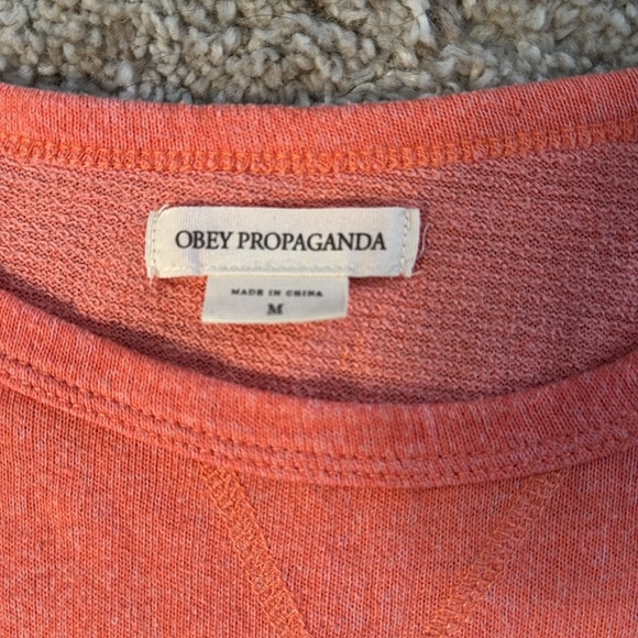 🍍Obey Propaganda long sleeve top🍍Sz M🍍Pit to pit 20”🍍length 29”🍍 - Picture 3 of 3